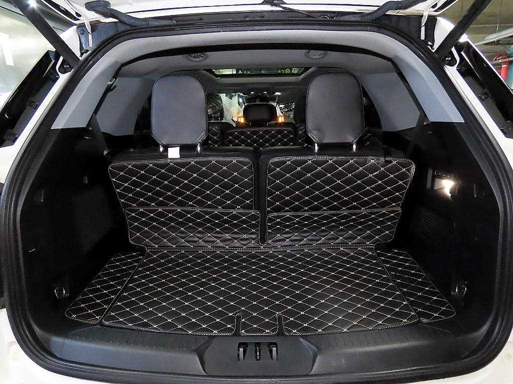Ford Explorer — photo 17
