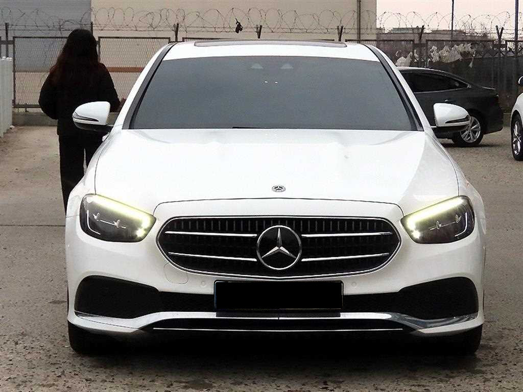 Mercedes-Benz E-Class — photo 02
