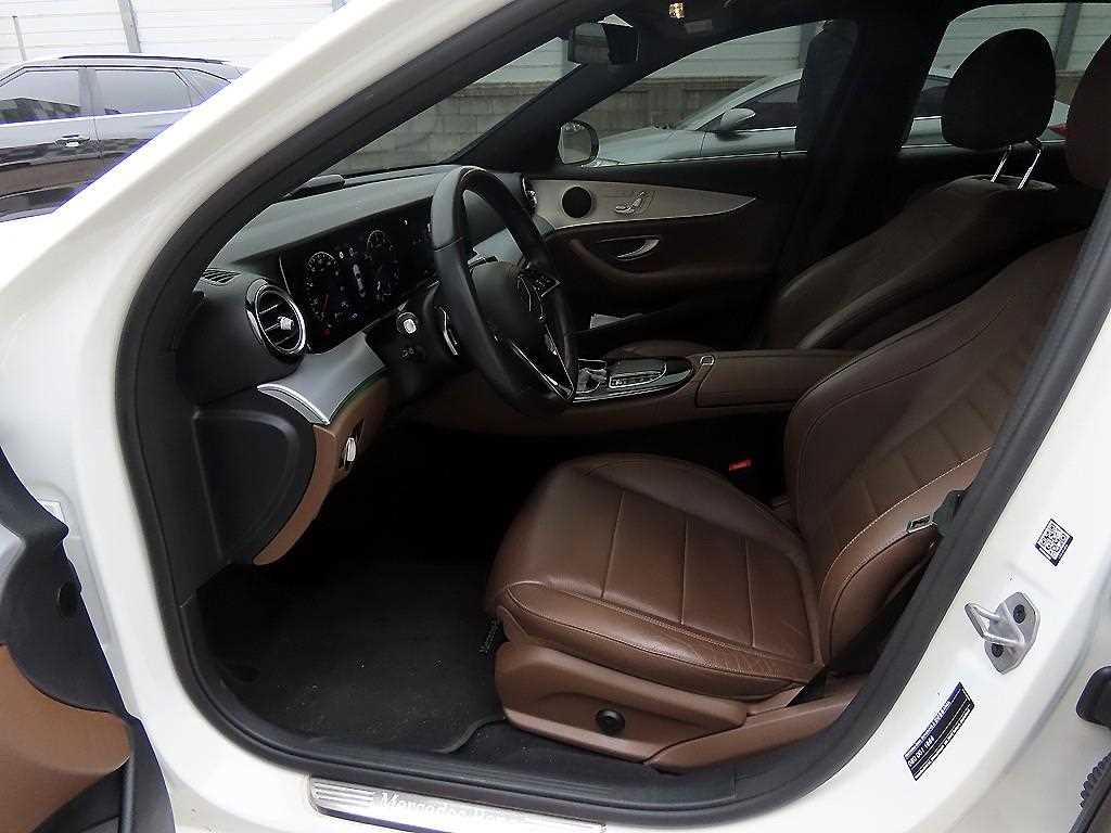 Mercedes-Benz E-Class — photo 05