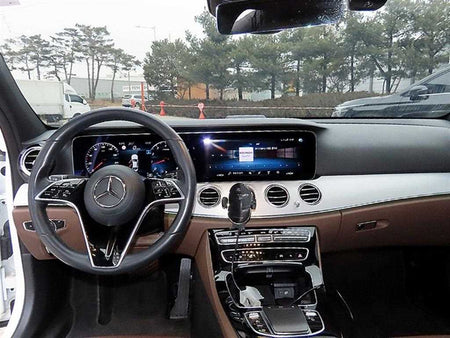 Mercedes-Benz E-Class — photo 07