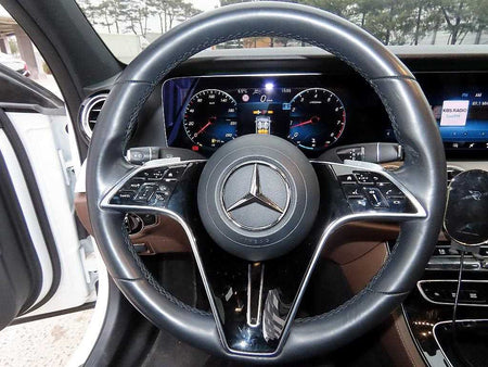 Mercedes-Benz E-Class — photo 08