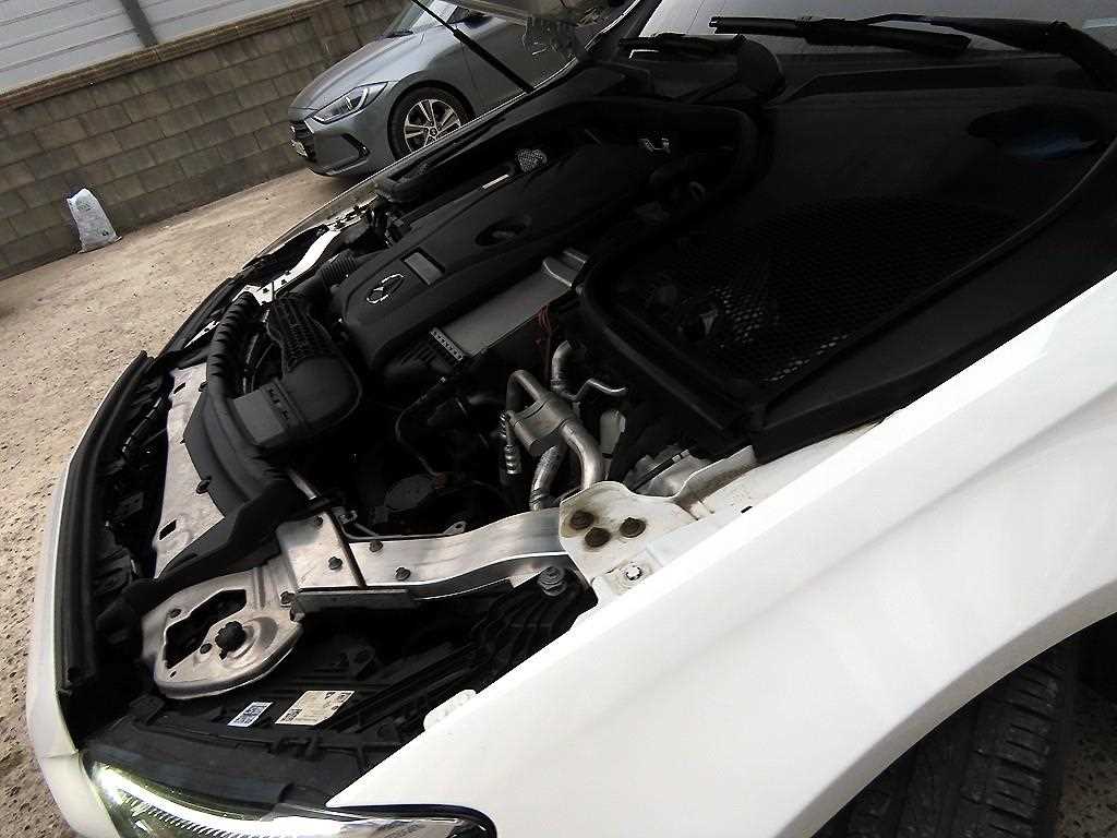 Mercedes-Benz E-Class — photo 19