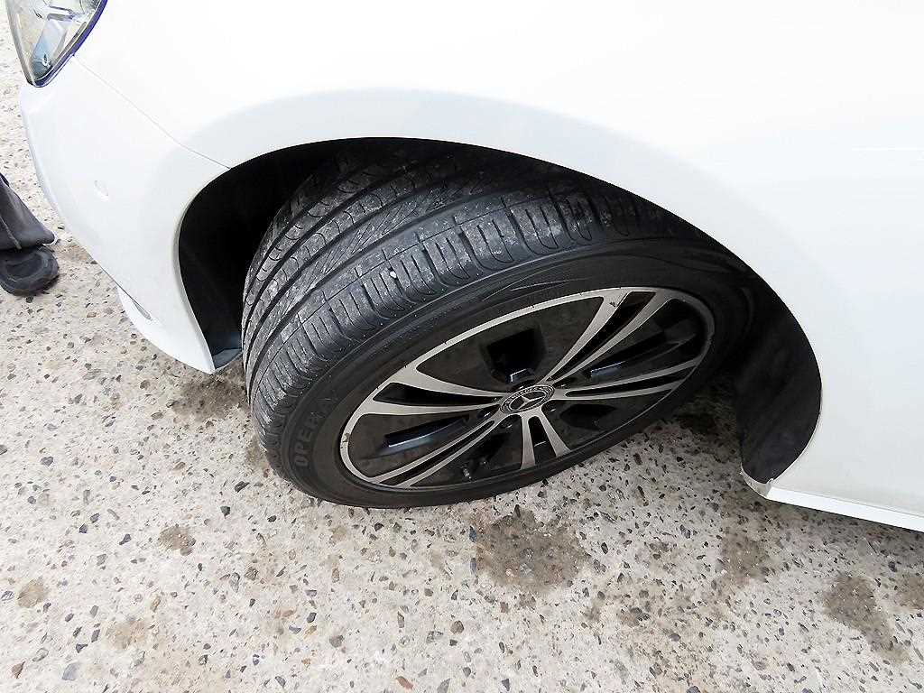 Mercedes-Benz E-Class — photo 20