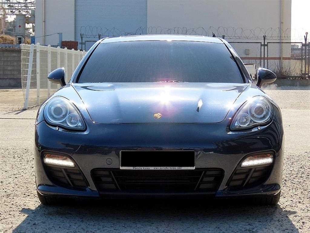 Porsche Panamera — photo 01