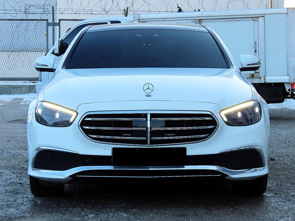Mercedes-Benz E-Class — photo 01