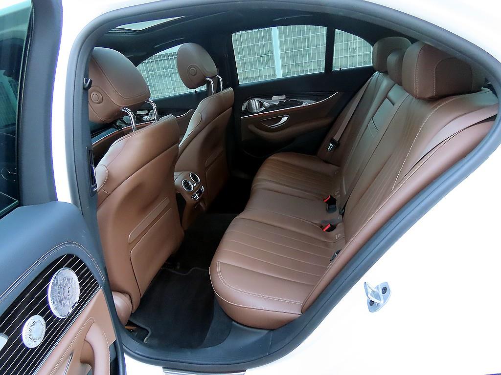 Mercedes-Benz E-Class — photo 06