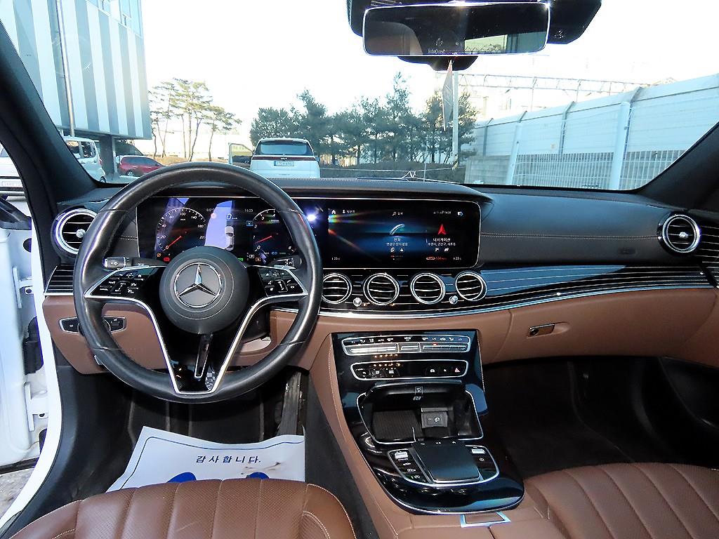 Mercedes-Benz E-Class — photo 07