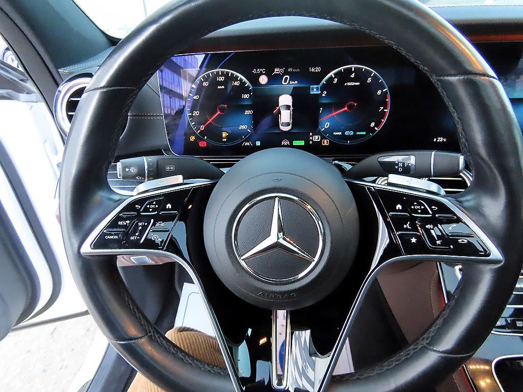 Mercedes-Benz E-Class — photo 08