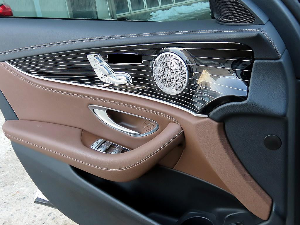 Mercedes-Benz E-Class — photo 12
