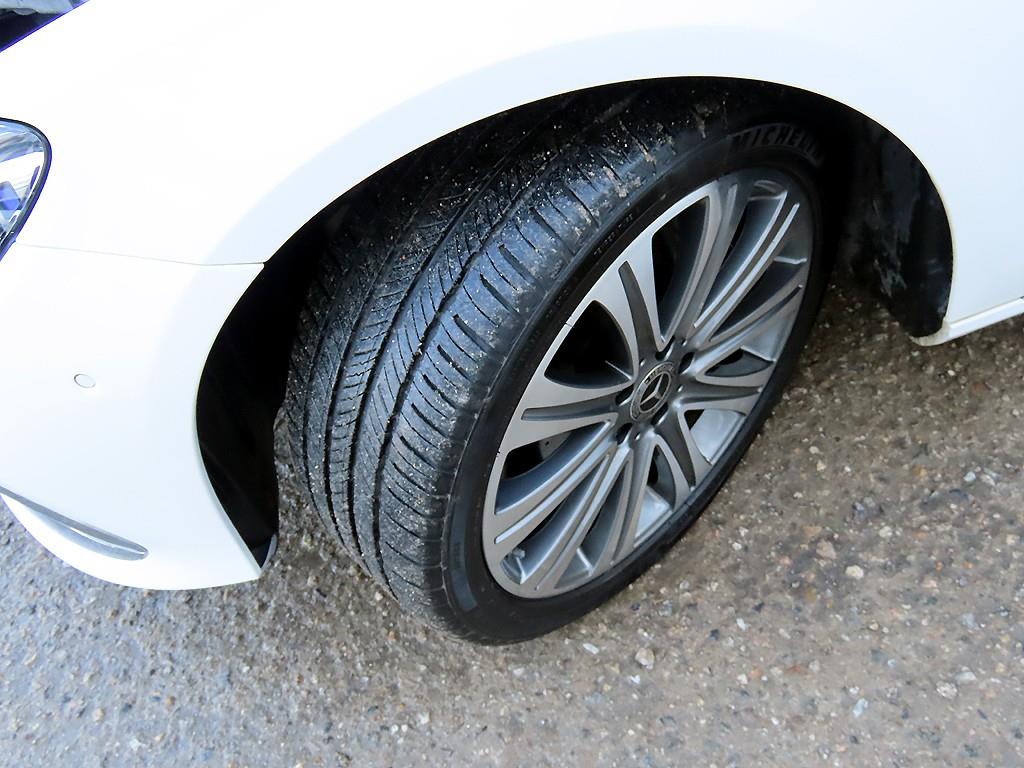 Mercedes-Benz E-Class — photo 20