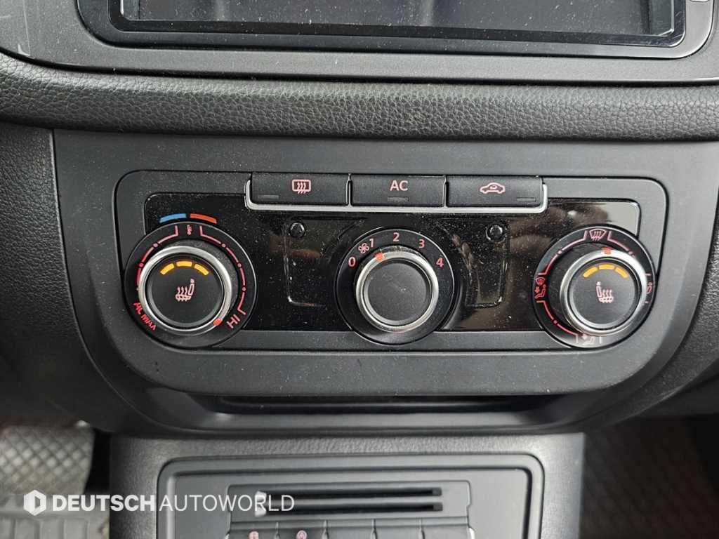 Volkswagen Tiguan — photo 17