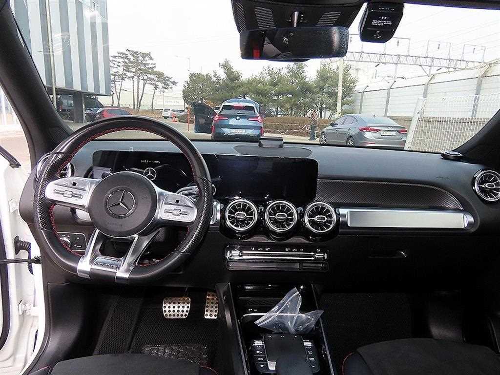 Mercedes-Benz GLB-Class — photo 07