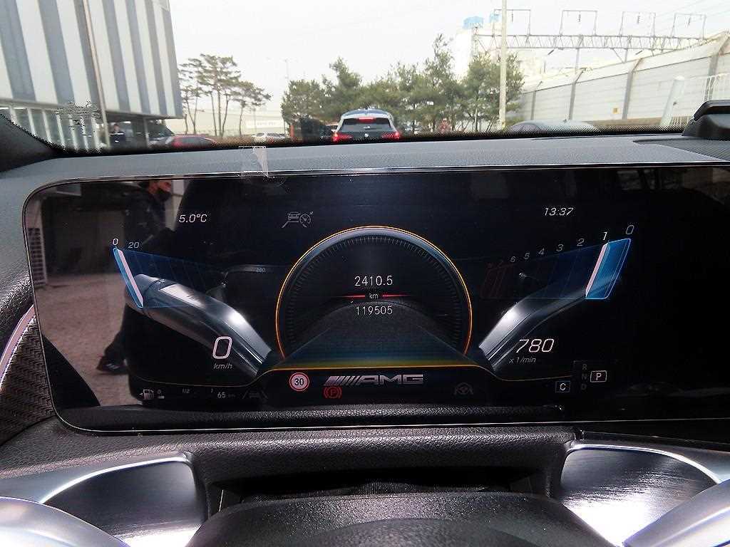 Mercedes-Benz GLB-Class — photo 09