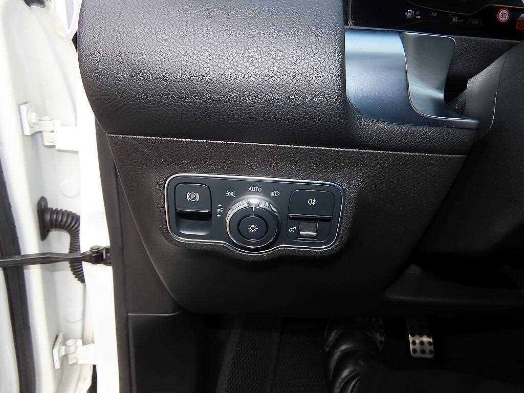 Mercedes-Benz GLB-Class — photo 13