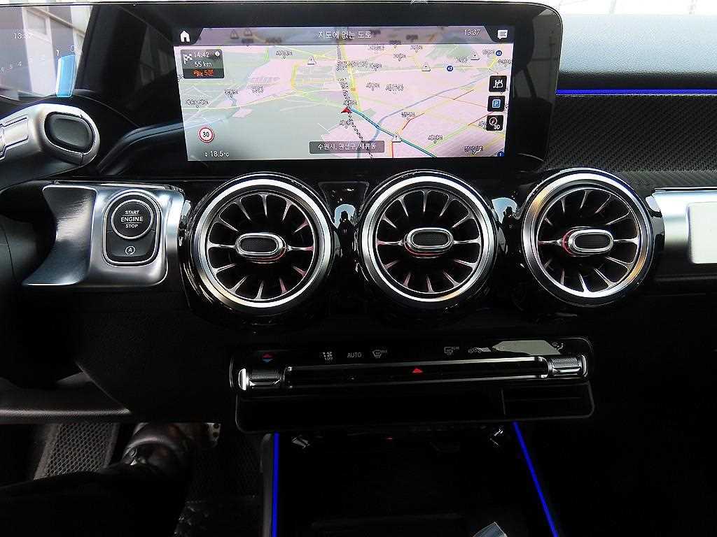 Mercedes-Benz GLB-Class — photo 14