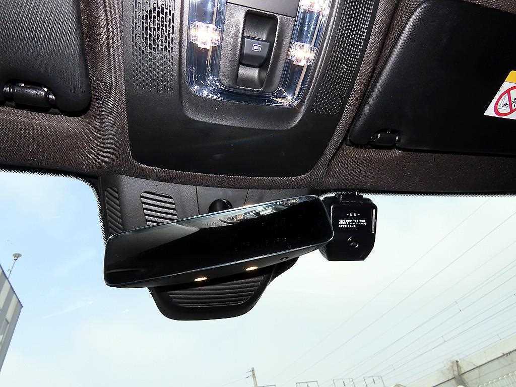 Mercedes-Benz GLB-Class — photo 16