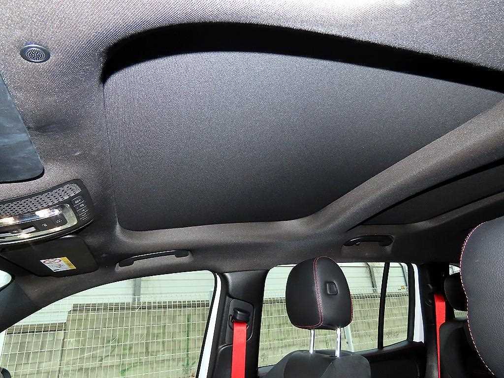 Mercedes-Benz GLB-Class — photo 18