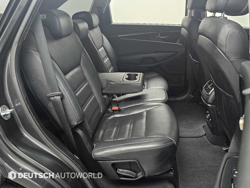 Kia Sorento — photo 12