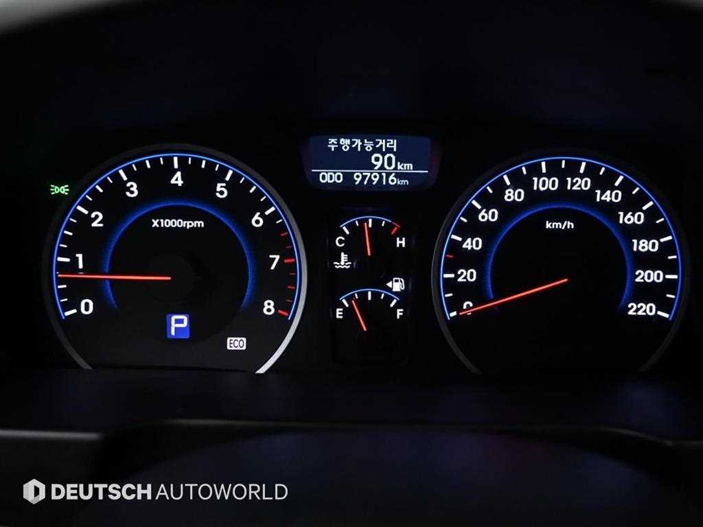 Hyundai Avante — photo 08