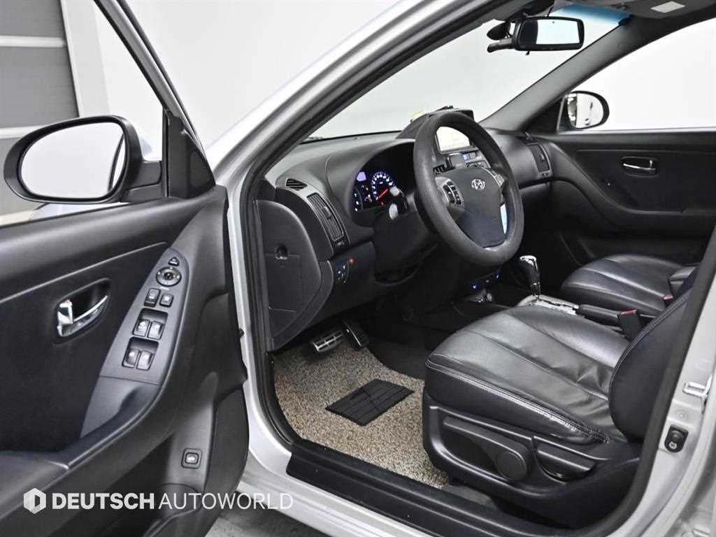 Hyundai Avante — photo 11