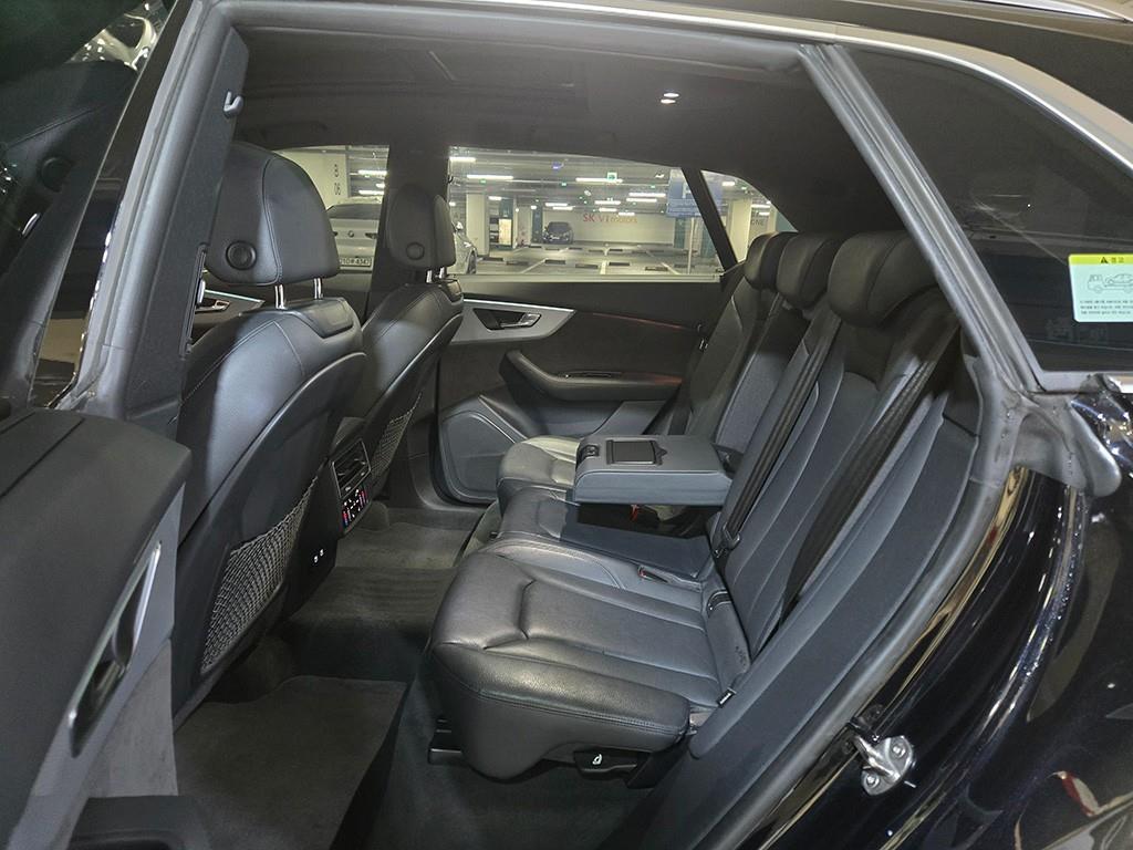 Audi Q8 — photo 07