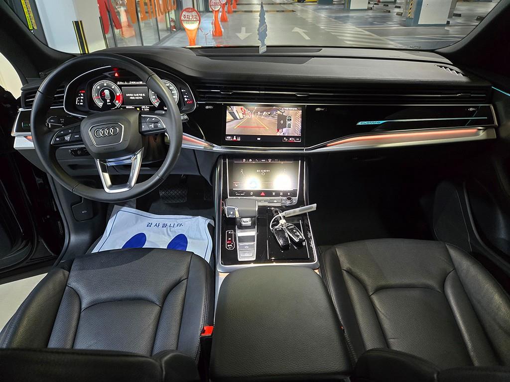 Audi Q8 — photo 10