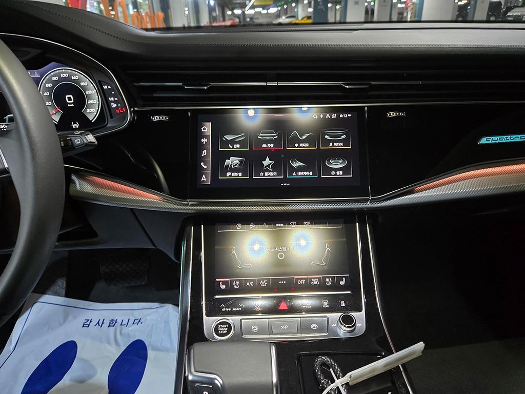 Audi Q8 — photo 11