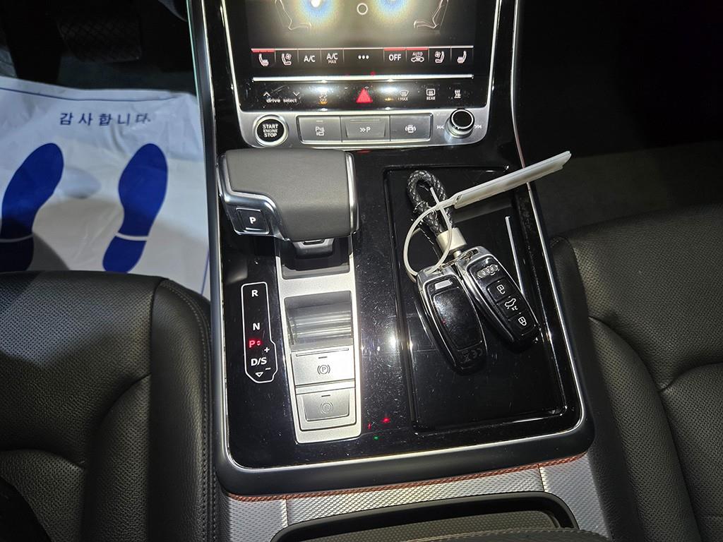 Audi Q8 — photo 12