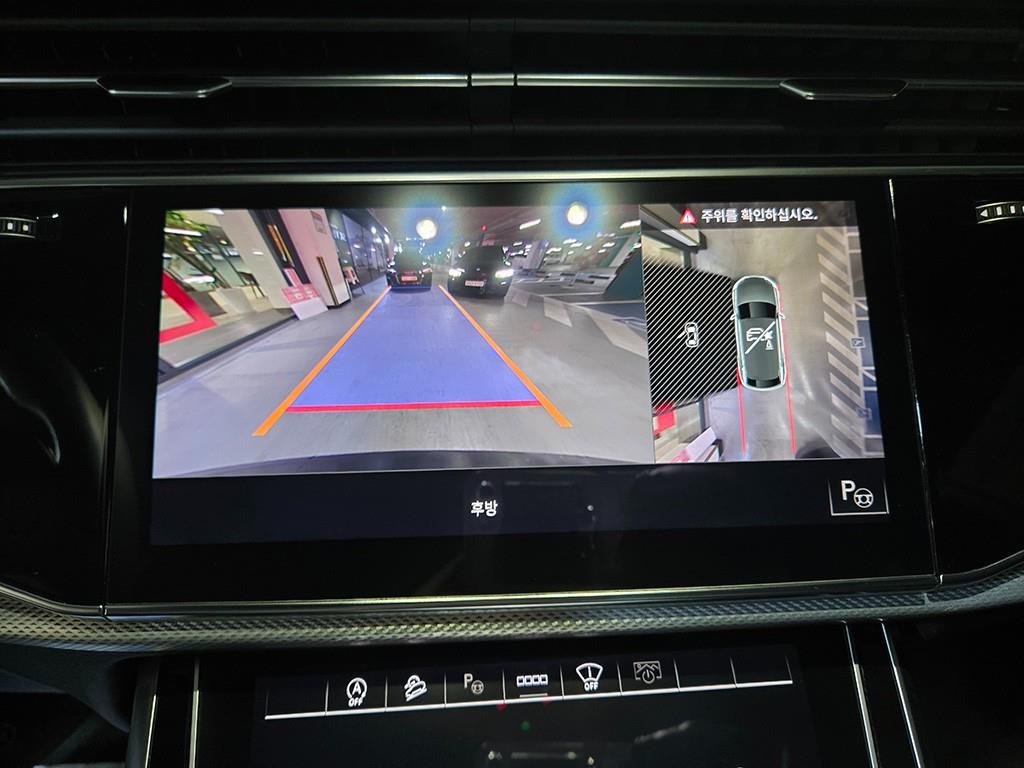 Audi Q8 — photo 18