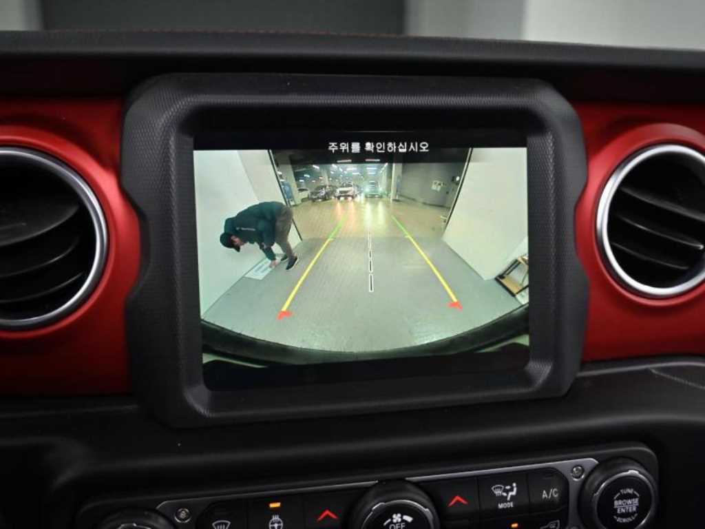 Jeep Wrangler — photo 15