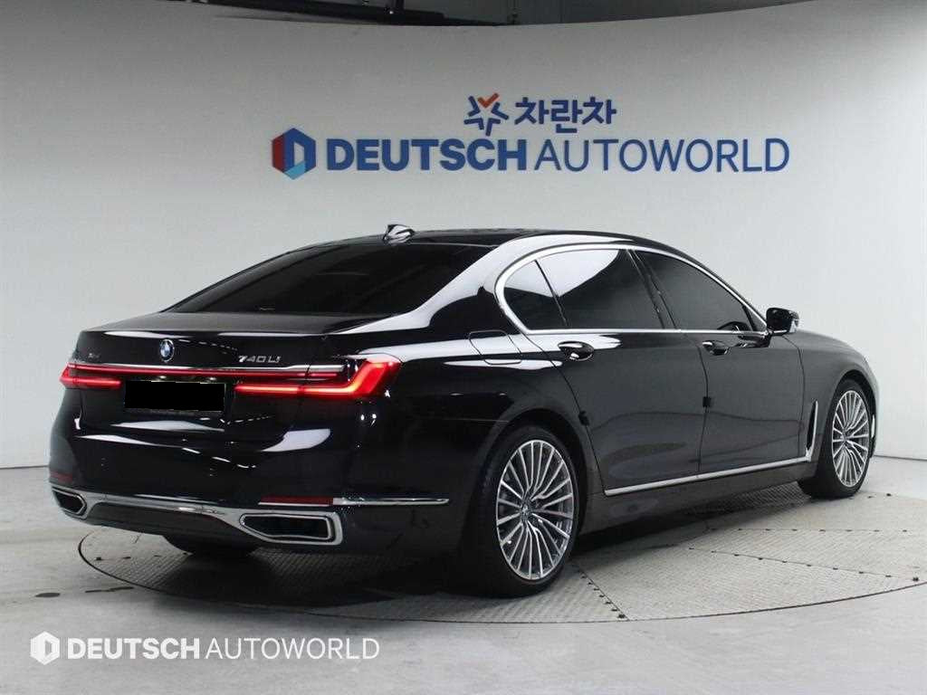 BMW 7-Series — photo 02