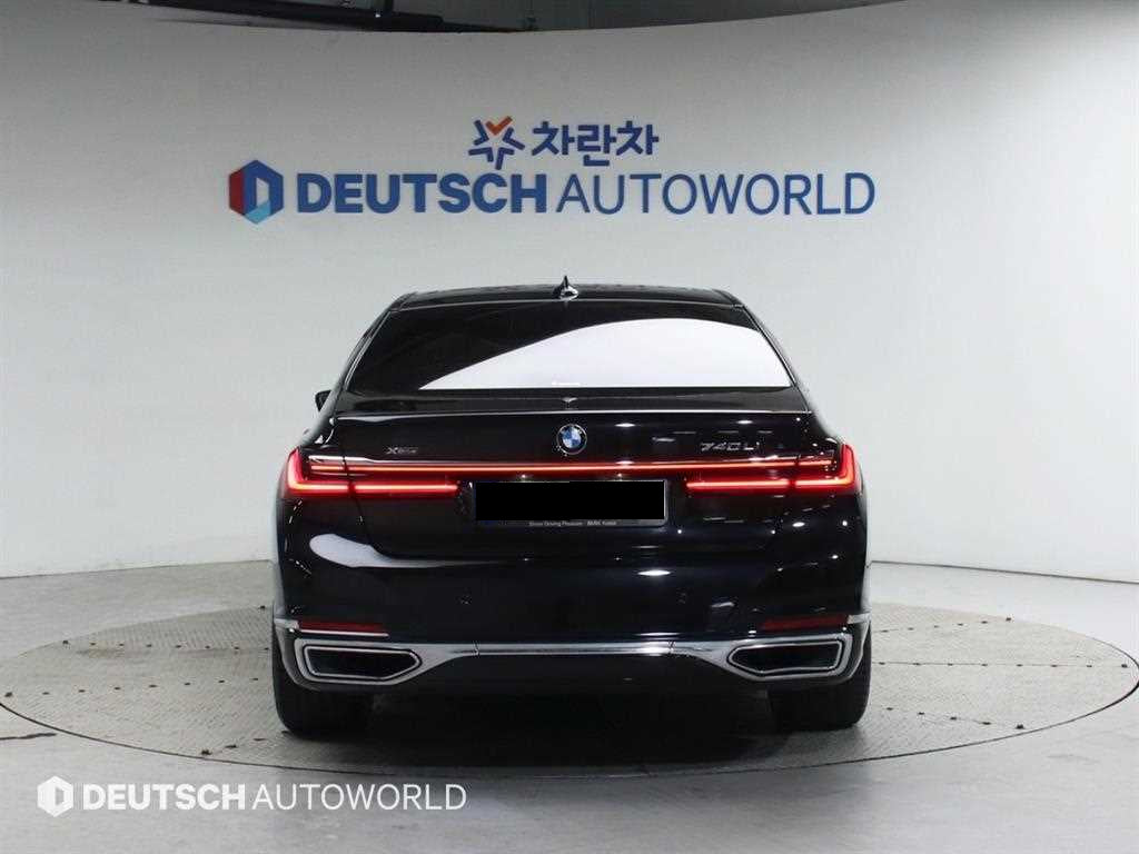 BMW 7-Series — photo 04