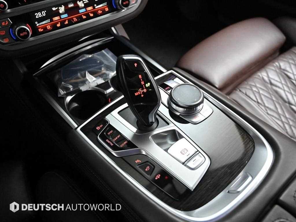 BMW 7-Series — photo 09