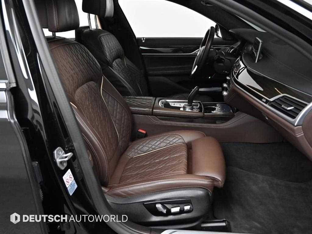 BMW 7-Series — photo 10