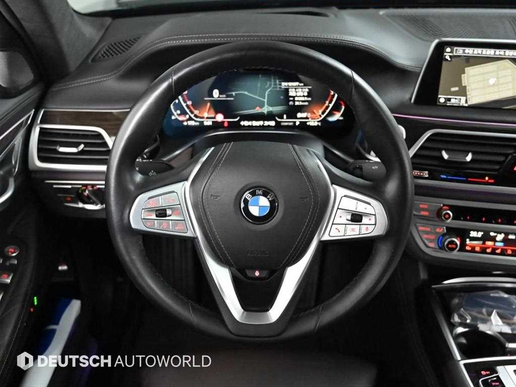BMW 7-Series — photo 13
