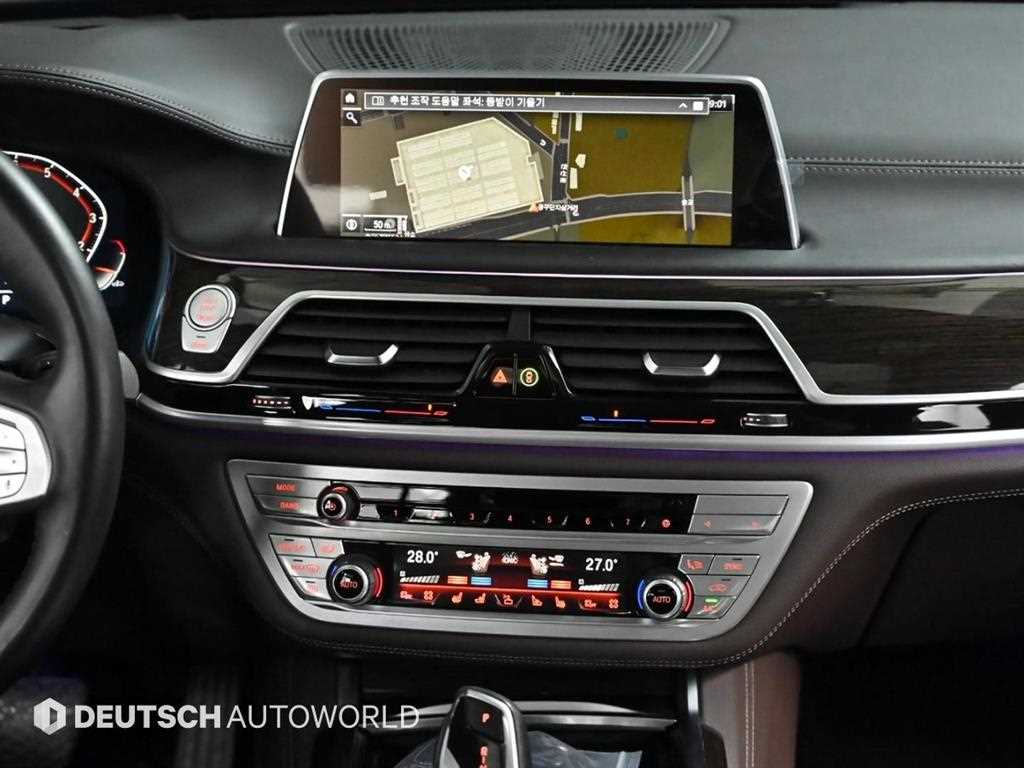 BMW 7-Series — photo 14