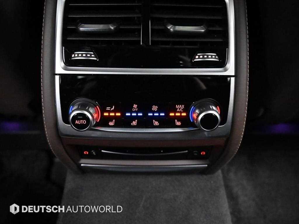 BMW 7-Series — photo 16