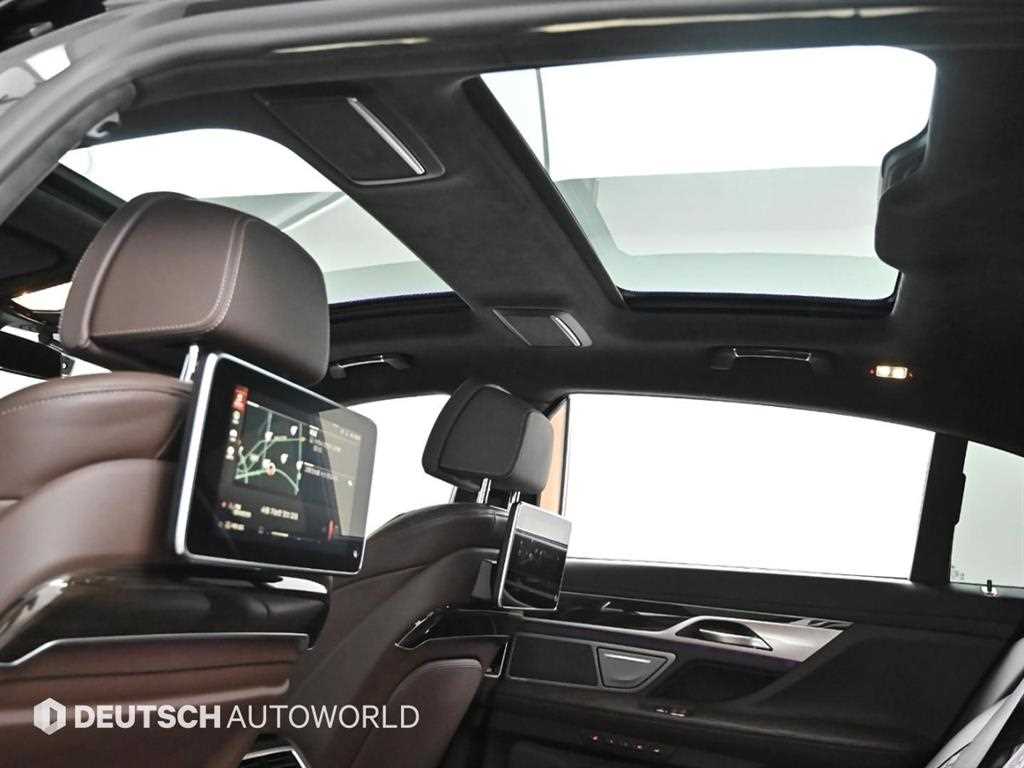 BMW 7-Series — photo 19