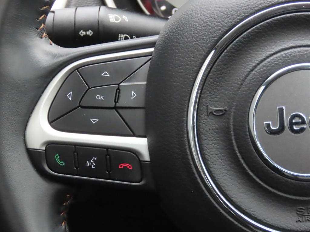 Jeep Compass — photo 11