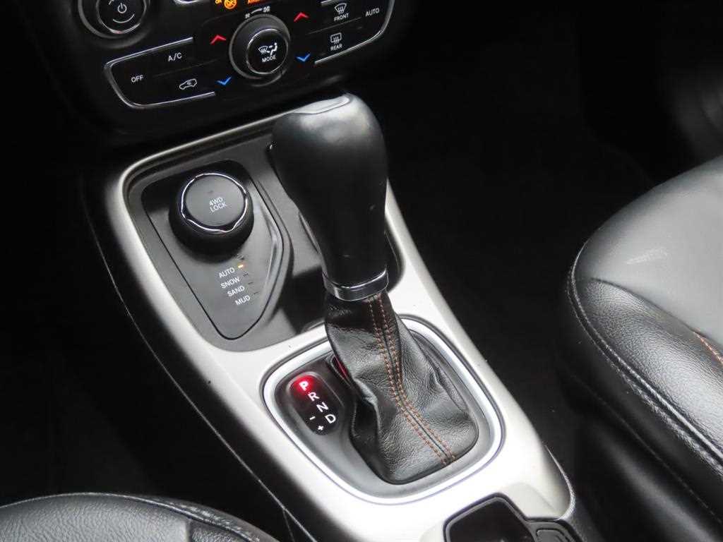 Jeep Compass — photo 13