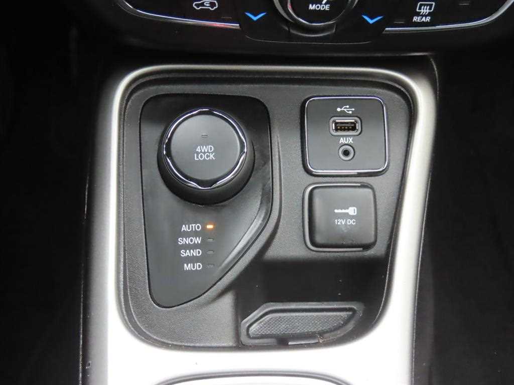 Jeep Compass — photo 14