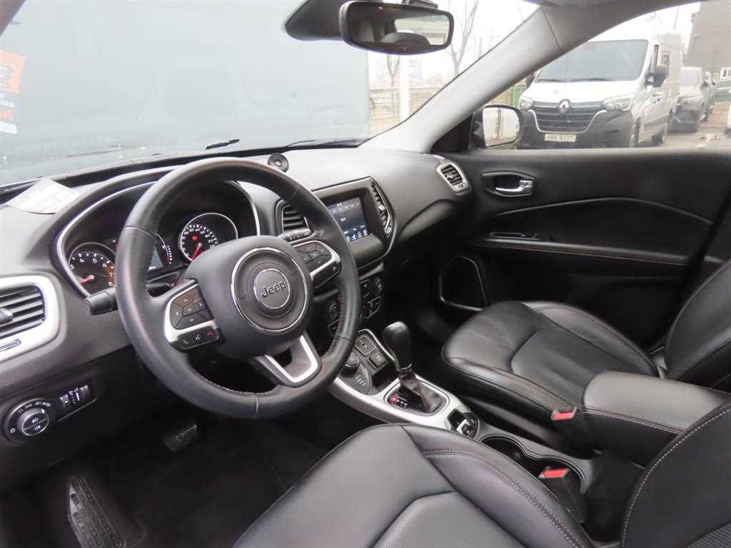 Jeep Compass — photo 16