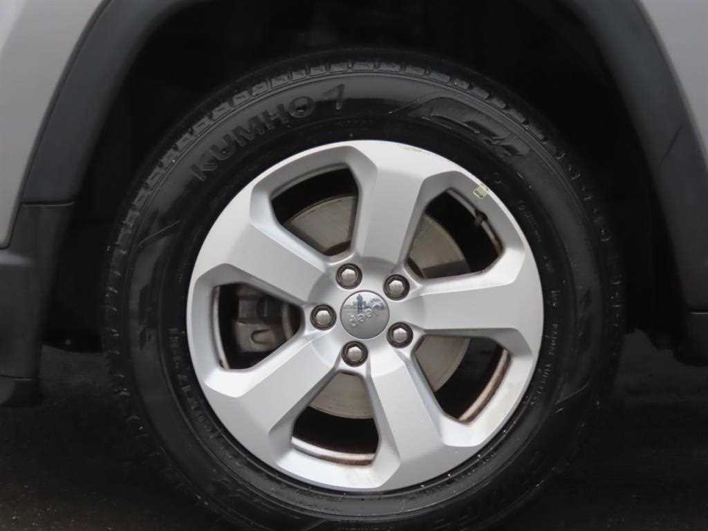 Jeep Compass — photo 20