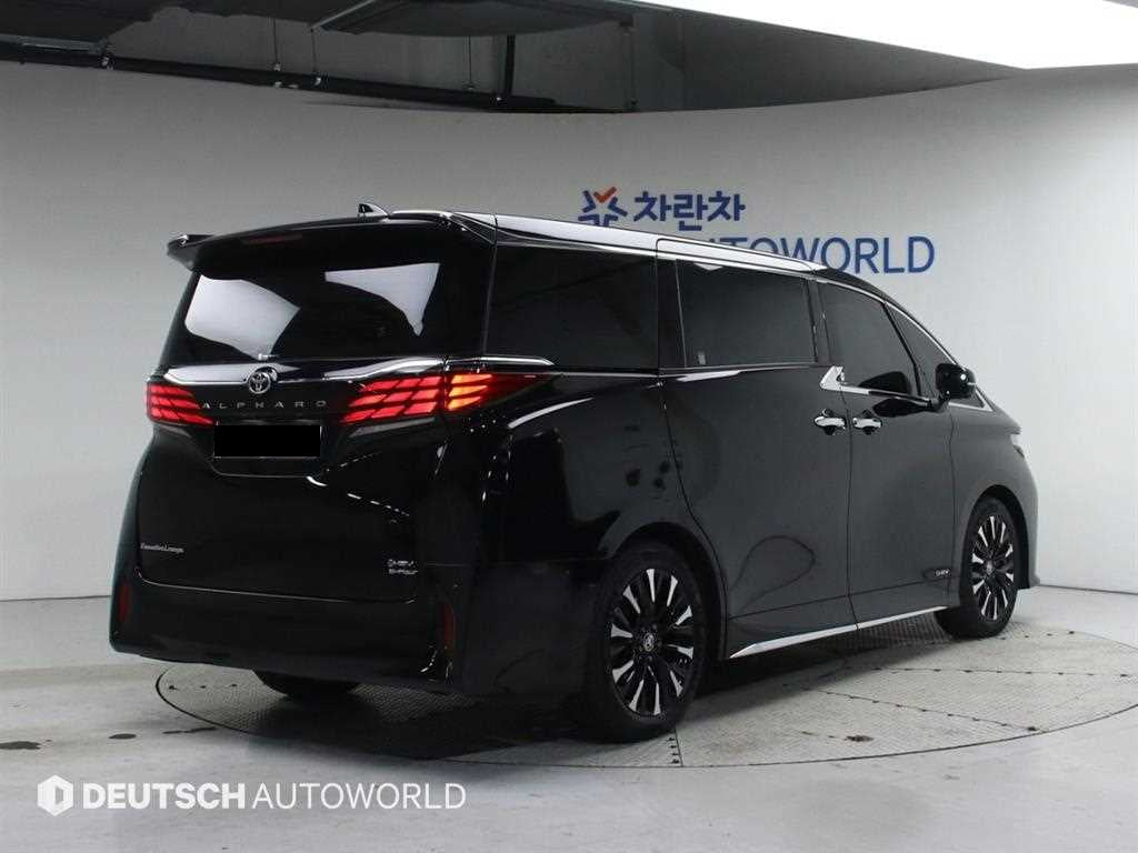 Toyota Alphard — photo 02