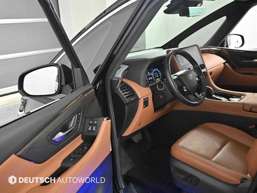Toyota Alphard — photo 11