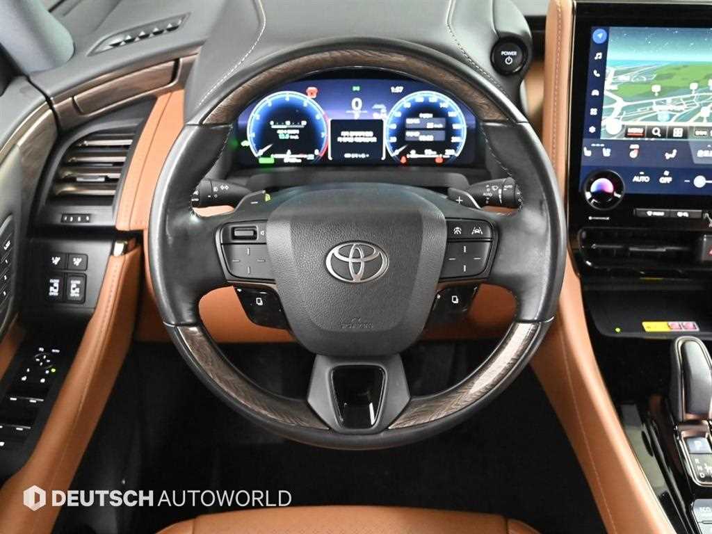 Toyota Alphard — photo 13