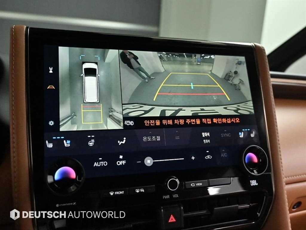 Toyota Alphard — photo 15