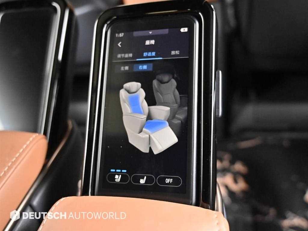 Toyota Alphard — photo 16