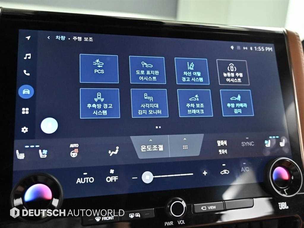Toyota Alphard — photo 17