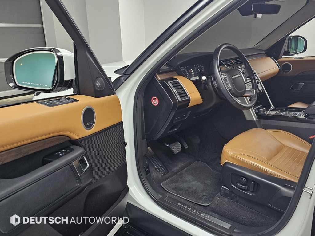 Land Rover Discovery — photo 11